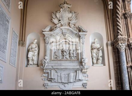 Portico meridionale della Cattedrale metropolitana dell Assunzione della Vergine Maria nella città di Palermo del sud dell'Italia, la capitale della regione autonoma di Sic Foto Stock