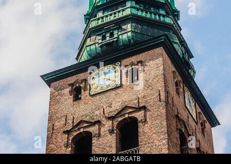 Luterani della chiesa di San Nicola che serve attualmente come Nikolaj Contemporary Art Center. Copenaghen, Danimarca Foto Stock