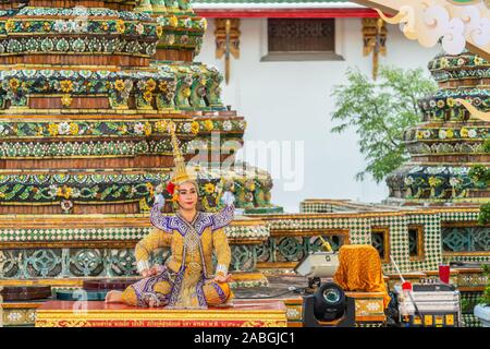 Bangkok, Tailandia - 03 Novembre 2018: prestazioni Khon, tailandese tradizionale Ramayana dramma arte per celebrare l'occasione di 230 anni di Wat Pho, pu Foto Stock