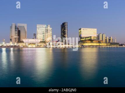 Vista del nuovo ADGM lo sviluppo di proprietà su Al Maryah isola in Abu Dhabi Emirati Arabi Uniti Foto Stock