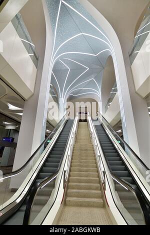 Doha, Qatar - Nov 20. 2019. L'interno della stazione della metropolitana DECC Foto Stock