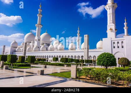 Sheikh Zayed Grande Moschea di Abu Dhabi, negli Emirati Arabi Uniti. Foto Stock