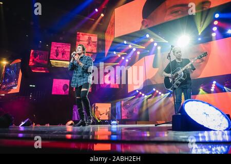 Zurigo, Svizzera. 22nd, novembre 2019. L'Italiano duo pop Benji & Fede esegue un concerto dal vivo durante la Energy Star notte 2019 al Hallenstadion di Zurigo. (Photo credit: Gonzales foto - Tilman Jentzsch). Foto Stock