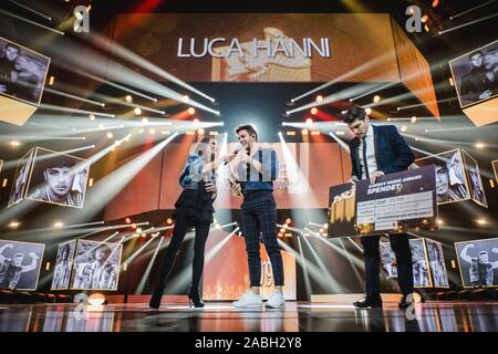 Zurigo, Svizzera. 22nd, novembre 2019. La Swiss cantante e cantautore vini l'energia Music Award 2019 durante la Energy Star notte 2019 al Hallenstadion di Zurigo. (Photo credit: Gonzales foto - Tilman Jentzsch). Foto Stock