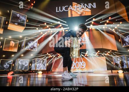 Zurigo, Svizzera. 22nd, novembre 2019. La Swiss cantante e cantautore vini l'energia Music Award 2019 durante la Energy Star notte 2019 al Hallenstadion di Zurigo. (Photo credit: Gonzales foto - Tilman Jentzsch). Foto Stock