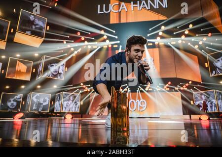 Zurigo, Svizzera. 22nd, novembre 2019. La Swiss cantante e cantautore vini l'energia Music Award 2019 durante la Energy Star notte 2019 al Hallenstadion di Zurigo. (Photo credit: Gonzales foto - Tilman Jentzsch). Foto Stock