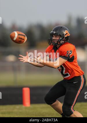 Azione di calcio con Lewiston High School vs Post Falls in Post Falls, Idaho. Foto Stock