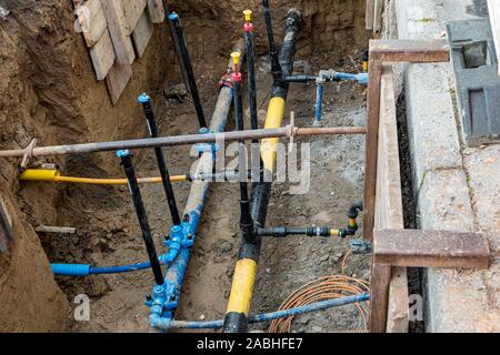 Sito di costruzione con luce di costruzione in arancione Foto Stock