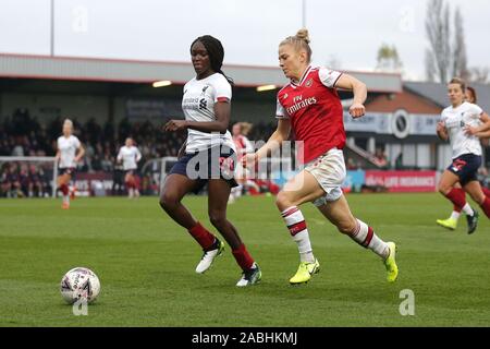 Leonie Maier di Arsenal e Rinsola Babajide di Liverpool durante l'Arsenal Donne vs Liverpool donne, Barclaycard FA DONNA Super League Calcio a Prato Foto Stock