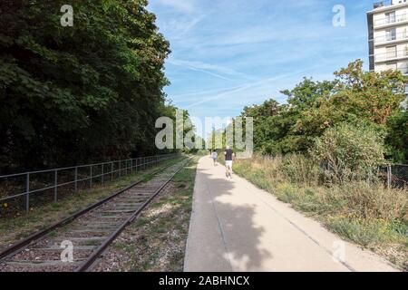 Vecchia ferrovia della Petite Ceinture a Parigi Foto Stock