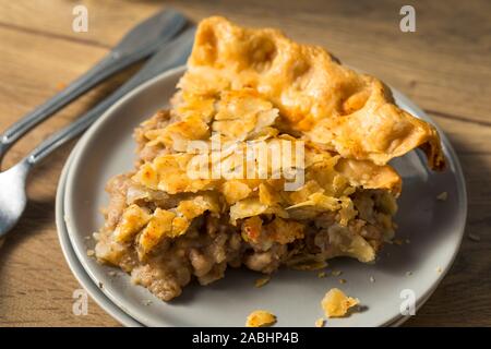 In casa Candaian Tourtiere torta a base di carne con patate e cipolla Foto Stock