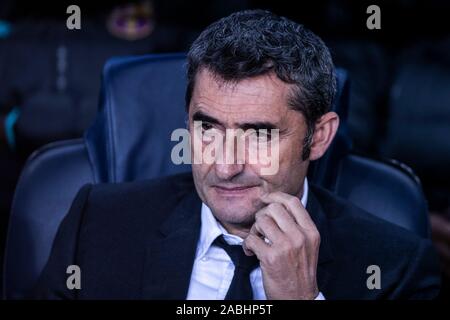 Camp Nou, Barcellona, in Catalogna, Spagna. 27 Nov, 2019. UEFA Champions League Football, Barcellona contro il Borussia Dortmund; Ernesto Valverde FCBarcelona autobus durante una partita della UEFA Champions League - Editoriale usare carte di credito: Azione Plus sport/Alamy Live News Foto Stock