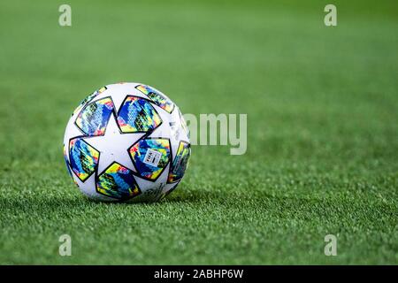 Camp Nou, Barcellona, in Catalogna, Spagna. 27 Nov, 2019. UEFA Champions League Football, Barcellona contro il Borussia Dortmund; la UEFA Champions League a sfere - uso editoriale Credito: Azione Sport Plus/Alamy Live News Foto Stock