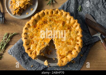 In casa Candaian Tourtiere torta a base di carne con patate e cipolla Foto Stock