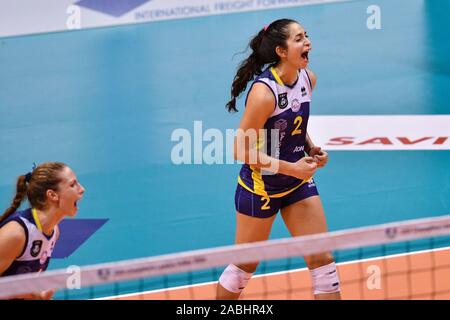 Scandicci, Italia. 27 Nov, 2019. samantha bricio (savino del bene scandicci) celebratesduring Savino Del Bene Scandicci vs Lokomotiv Kaliningrad, Pallavolo Champions League donne a Scandicci, Italia, 27 novembre 2019 - LPS/Lisa Guglielmi Credito: Lisa Guglielmi/LP/ZUMA filo/Alamy Live News Foto Stock