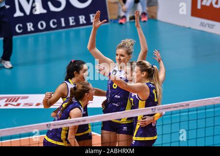 Scandicci, Italia. 27 Nov, 2019. felicità savino del bene scandicci durante Savino Del Bene Scandicci vs Lokomotiv Kaliningrad, Pallavolo Champions League donne a Scandicci, Italia, 27 novembre 2019 Credit: Indipendente Agenzia fotografica/Alamy Live News Foto Stock