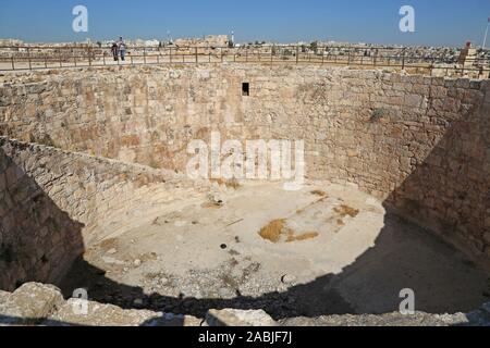 Cisterna, Umayyad Palace, Citadel, Ali Ben Al Hussein Street, Jabal Al Qalah, Amman, Giordania, Medio Oriente Foto Stock