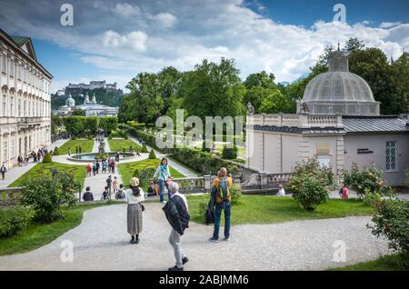 26 maggio 2019, Salisburgo, Austria. Il castello di Hohensalzburg e la fortezza vista dal castello di Mirabell park Foto Stock