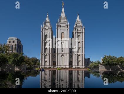 Tempio di Salt Lake è un tempio della Chiesa di Gesù Cristo dei Santi degli Ultimi Giorni (LDS Chiesa) sulla Piazza del Tempio di Salt Lake City, Utah, Regno Stat Foto Stock
