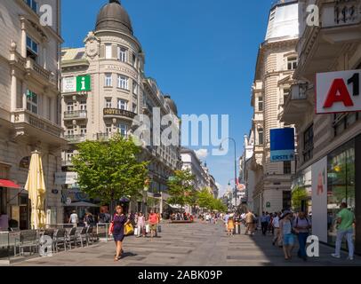 ViENNA, Austria - Agosto 17, 2018: Kartner Strasse nel centro di Vienna, Austria. Foto Stock