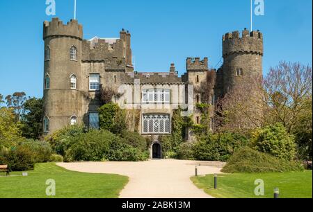 Il Castello di Malahide, Malahide, Co Dublin, Irlanda. Foto Stock