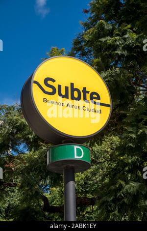 BUENOS AIRES, Argentina - 17 Aprile, 2019: un segno per la Subte, la marca di Buenos Aires metro. Foto Stock