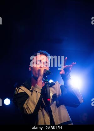 Copenhagen, Danimarca. 27 Nov, 2019. Il danese cantante e cantautore Alexander Oscar esegue un concerto dal vivo a VEGA in Copenhagen. (Photo credit: Gonzales foto/Nikolaj Bransholm/Alamy Live News). Foto Stock