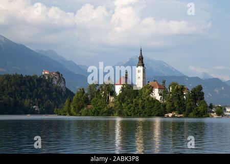 Parole chiave: Bled, lago, Slovenia, Castle Mountain, chiesa, Vista Isola Bella, europa, sky, sfondo, alpi, acqua, natura, punto di riferimento, idilliaco, la Foto Stock