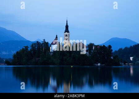 Parole chiave: Bled, lago, Slovenia, Castle Mountain, chiesa, Vista Isola Bella, europa, sky, sfondo, alpi, acqua, natura, punto di riferimento, idilliaco, la Foto Stock