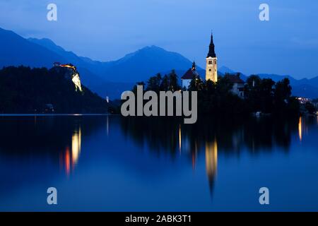 Parole chiave: Bled, lago, Slovenia, Castle Mountain, chiesa, Vista Isola Bella, europa, sky, sfondo, alpi, acqua, natura, punto di riferimento, idilliaco, la Foto Stock