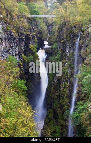 Il Falls of Measach in Corrieshalloch Gorge, Wester Ross, Highland, Scozia. Autunno Foto Stock