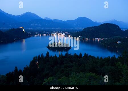 Parole chiave: Bled, lago, Slovenia, Castle Mountain, chiesa, Vista Isola Bella, europa, sky, sfondo, alpi, acqua, natura, punto di riferimento, idilliaco, la Foto Stock