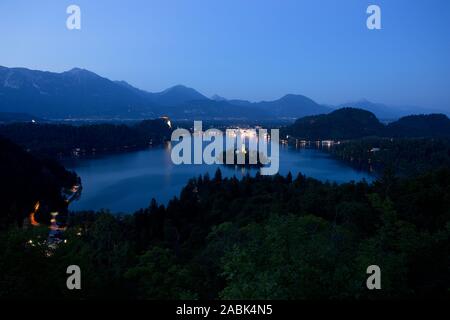 Parole chiave: Bled, lago, Slovenia, Castle Mountain, chiesa, Vista Isola Bella, europa, sky, sfondo, alpi, acqua, natura, punto di riferimento, idilliaco, la Foto Stock