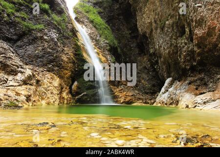 Parole chiave: cascata, soca, fiume, acqua, Slovenia, parco, stream, Triglav, montagna, nazionale, turchese, natura, pietra, roccia, gorge, bella natura Foto Stock