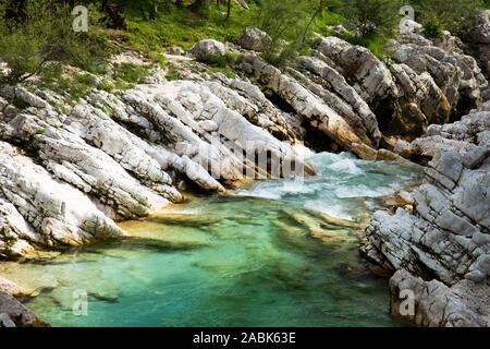 Parole chiave: fiume, soca, Slovenia, acqua, la natura, il verde paesaggio, bella, parco, montagna, nazionale, valley, turchese, Triglav, roccia, pietra, blu Foto Stock