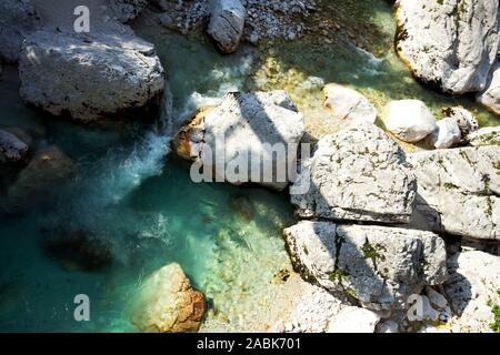 Parole chiave: fiume, soca, Slovenia, acqua, la natura, il verde paesaggio, bella, parco, montagna, nazionale, valley, turchese, Triglav, roccia, pietra, blu Foto Stock
