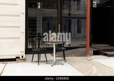 L'interno del temporaneo spazio creativo Plug-in Paviljoen al plug-in City building Strijp S, Eindhoven, Paesi Bassi Foto Stock