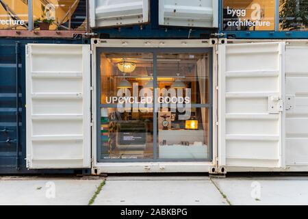 Eindhoven, Paesi Bassi, 23 maggio 2019. Una vista di un negozio in un contenitore di spedizione dove si possono acquistare beni riutilizzato dai materiali utilizzati o prodotti Foto Stock