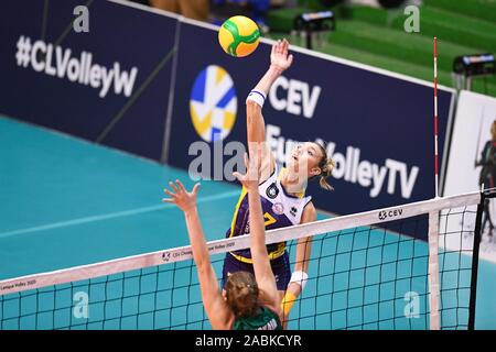 Scandicci, Italia. 27 Nov, 2019. elena pietrini (savino del bene scandicci) durante la Savino Del Bene Scandicci vs Lokomotiv Kaliningrad, Pallavolo Champions League donne a Scandicci, Italia, 27 novembre 2019 Credit: Indipendente Agenzia fotografica/Alamy Live News Foto Stock