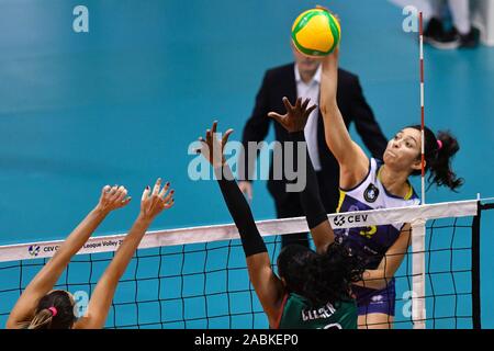 Scandicci, Italia. 27 Nov, 2019. samantha bricio (savino del bene scandicci)durante Savino Del Bene Scandicci vs Lokomotiv Kaliningrad, Pallavolo Champions League donne a Scandicci, Italia, 27 novembre 2019 - LPS/Lisa Guglielmi Credito: Lisa Guglielmi/LP/ZUMA filo/Alamy Live News Foto Stock