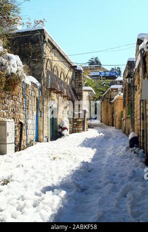 Città vecchia di nevicare alley - Israele safed Foto Stock