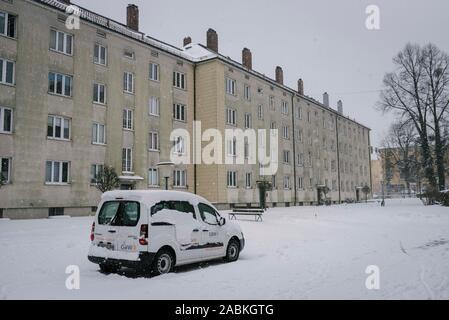 Il sabato, 5 gennaio 2019, una GBW auto potranno parcheggiare di fronte all'edificio residenziale a Luxemburgerstraße 6 a Monaco di Baviera superiore). [Traduzione automatizzata] Foto Stock