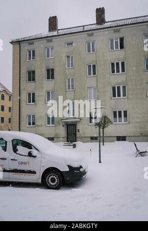 Il sabato, 5 gennaio 2019, una GBW auto potranno parcheggiare di fronte all'edificio residenziale a Luxemburgerstraße 6 a Monaco di Baviera superiore). [Traduzione automatizzata] Foto Stock