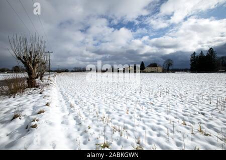 Terreni agricoli nevoso vicino Daglfing, fotografato in Brodersenstraße vicino all'angolo di Kunihohstraße, sud-est Vista. [Traduzione automatizzata] Foto Stock