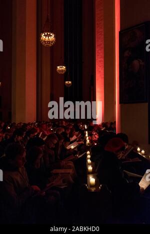 La notte delle luci in la Frauenkirche di Monaco di Baviera. [Traduzione automatizzata] Foto Stock