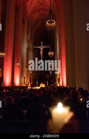 La notte delle luci in la Frauenkirche di Monaco di Baviera. [Traduzione automatizzata] Foto Stock