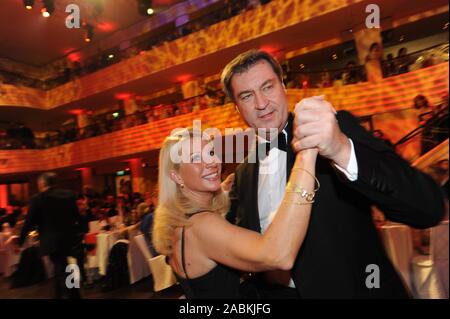 Filmball 20129 al Bayerischer Hof, 46th German Filmball con MP Markus Söder e moglie Karin al valzer di apertura alla quarantaseiesima Filmball tedesco presso l'Hotel Bayerischer Hof a Monaco di Baviera. [Traduzione automatizzata] Foto Stock