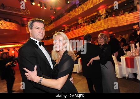 Filmball 20129 al Bayerischer Hof, 46th German Filmball con MP Markus Söder e moglie Karin al valzer di apertura alla quarantaseiesima Filmball tedesco presso l'Hotel Bayerischer Hof a Monaco di Baviera. [Traduzione automatizzata] Foto Stock