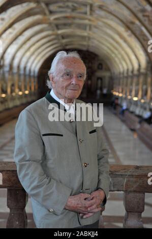 Il prof. Dr Otto Meitinger, architetto e monumento restauratore, ex presidente dell'Università Tecnica di Monaco di Baviera, ammesso per l'Antiquarium della Residenz di Monaco di Baviera. [Traduzione automatizzata] Foto Stock