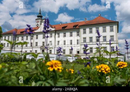 Il rigoglioso giardino del monastero del monastero di Schäftlarn nel villaggio dello stesso nome. [Traduzione automatizzata] Foto Stock